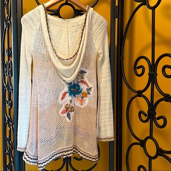 FREE PEOPLE Menagerie Embroidered Crochet Hooded Sweater Tunic sz XS - Picture 4 of 8
